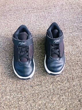 Air Jordan Max Aura 4 Black metallic silver sneakers